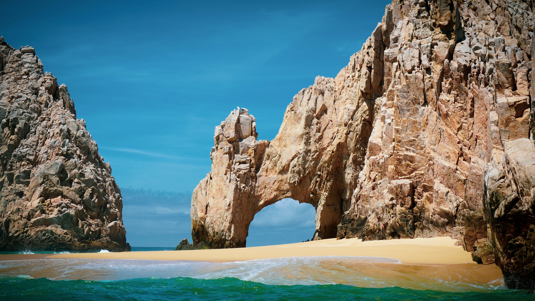 The Arch of Cabo San Lucas rising from the sea